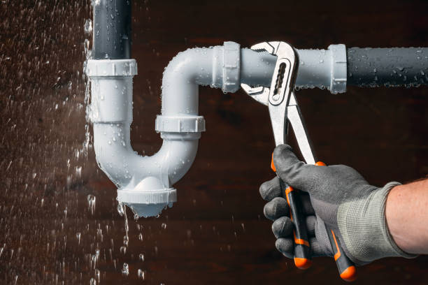 Professional Gas Line Repair technician working in Mantoloking, NJ